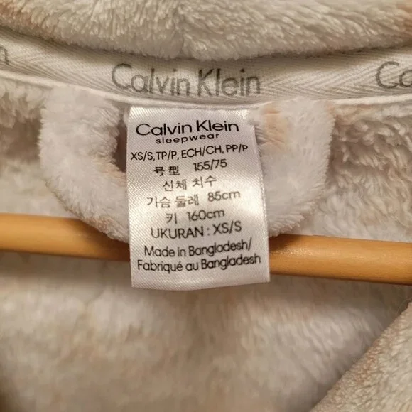 Calvin Klein XS White Plush Robe With CK Logo Pattern Tie Belt Long Sleeves - Picture 3 of 5